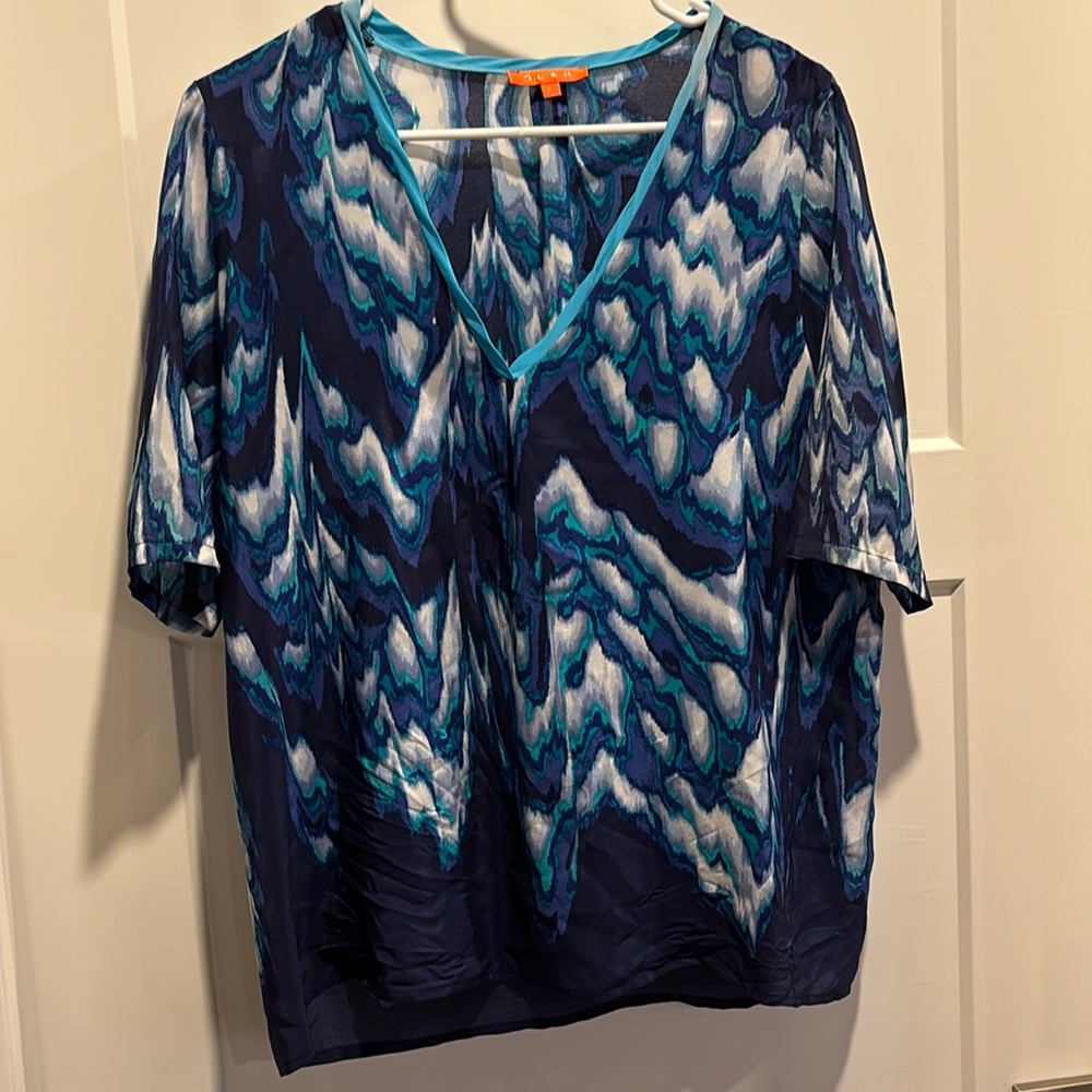 Glam ladies 100% Silk V Neck abstract Top Size LG
PTP 21” 
Length 27”
Arm 12”